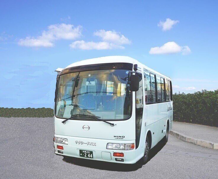 沖縄の小型貸切観光バス